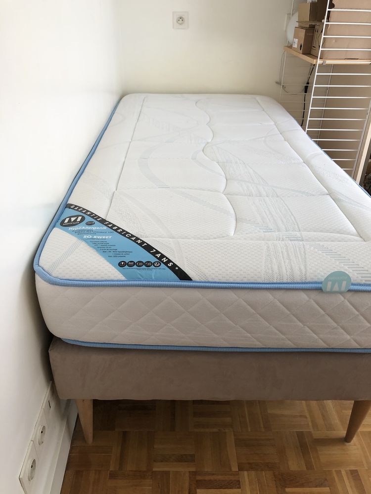 Lit 90 x 190 avec pieds en bois et matelas Merinos 20cm 150 Paris 11 (75)