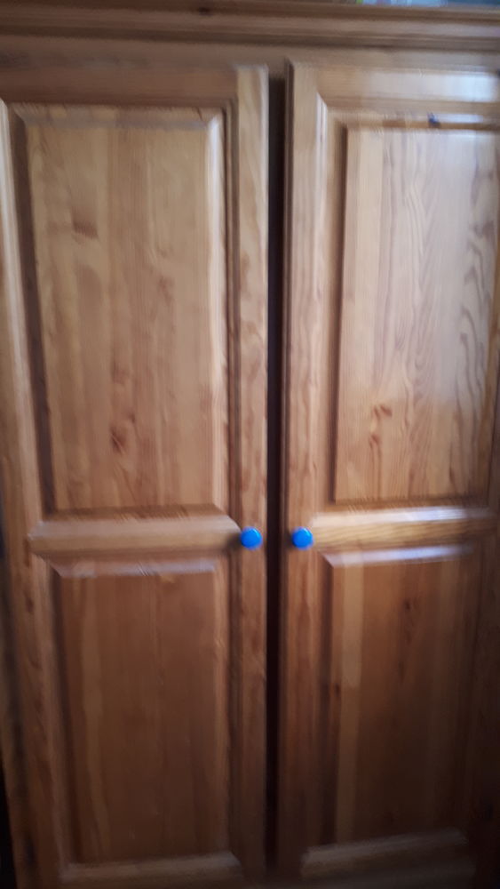 Lit de 90 avec son sommier � latte et armoire en pin 50 Velaux (13)