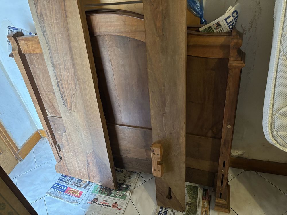 lit avec sommier et matelas 300 Saint-Sulpice-de-Cognac (16)