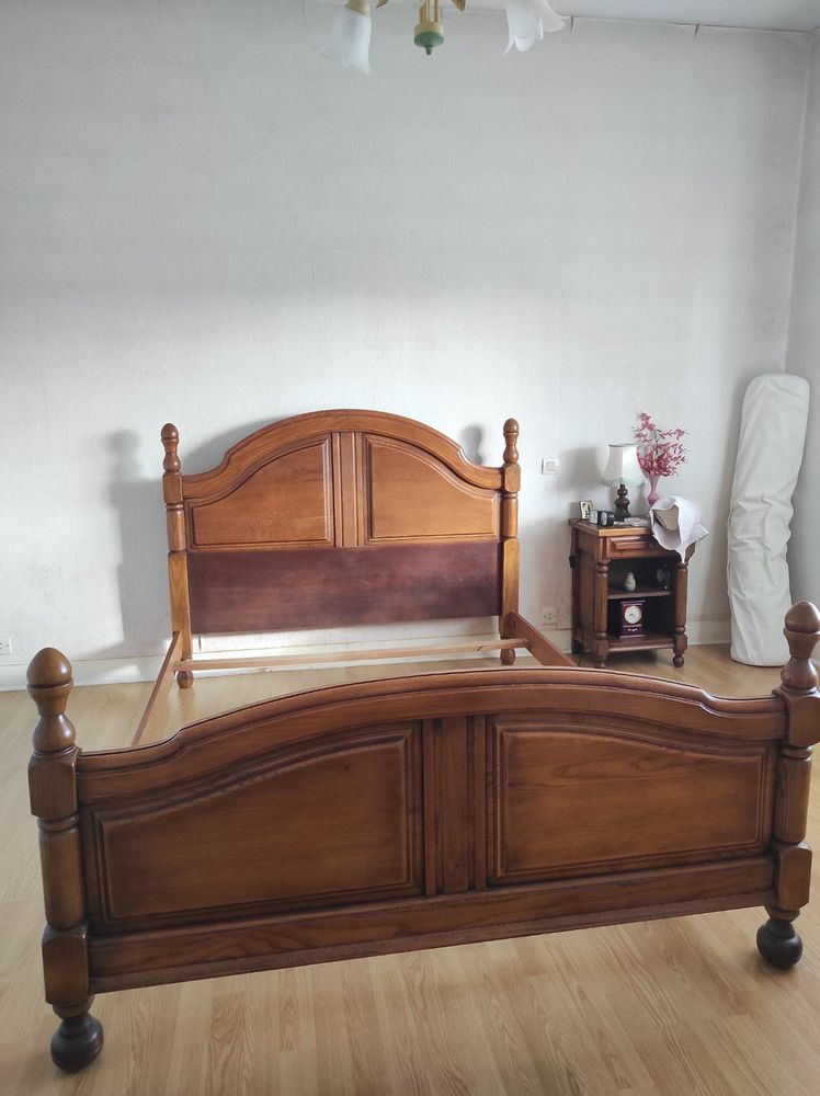 Lit avec sommier et table de nuit 400 Castelculier (47)