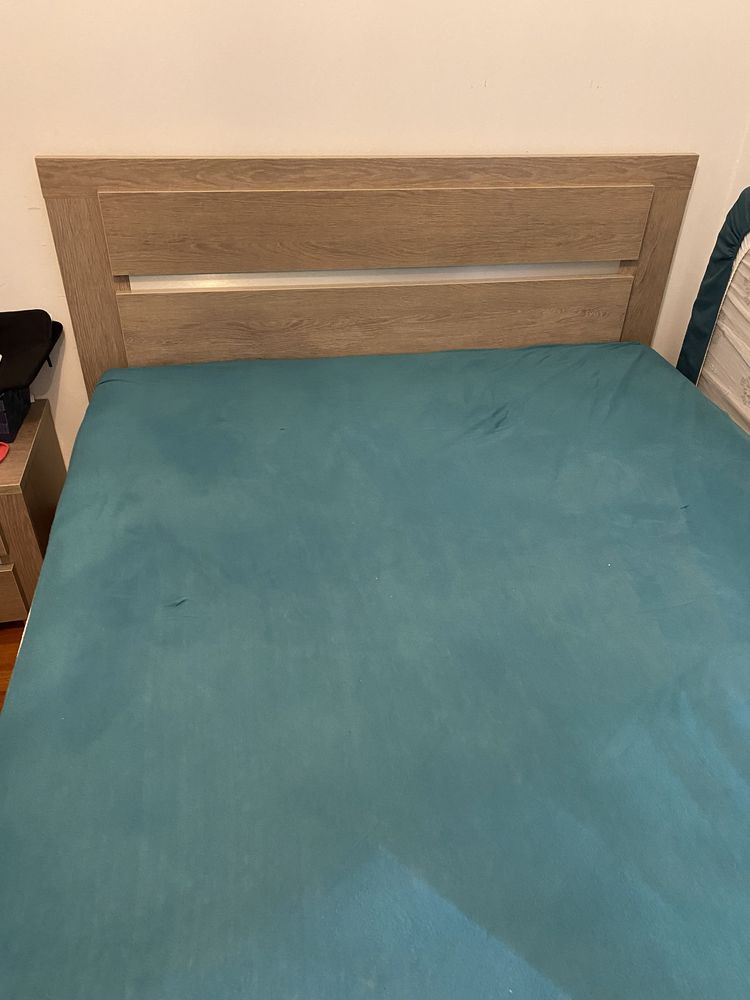 Lit avec table de chevet
300 D�cines-Charpieu (69)