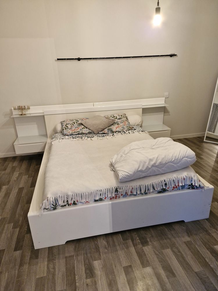 Lit avec tablettes 60 Sa�x (81)