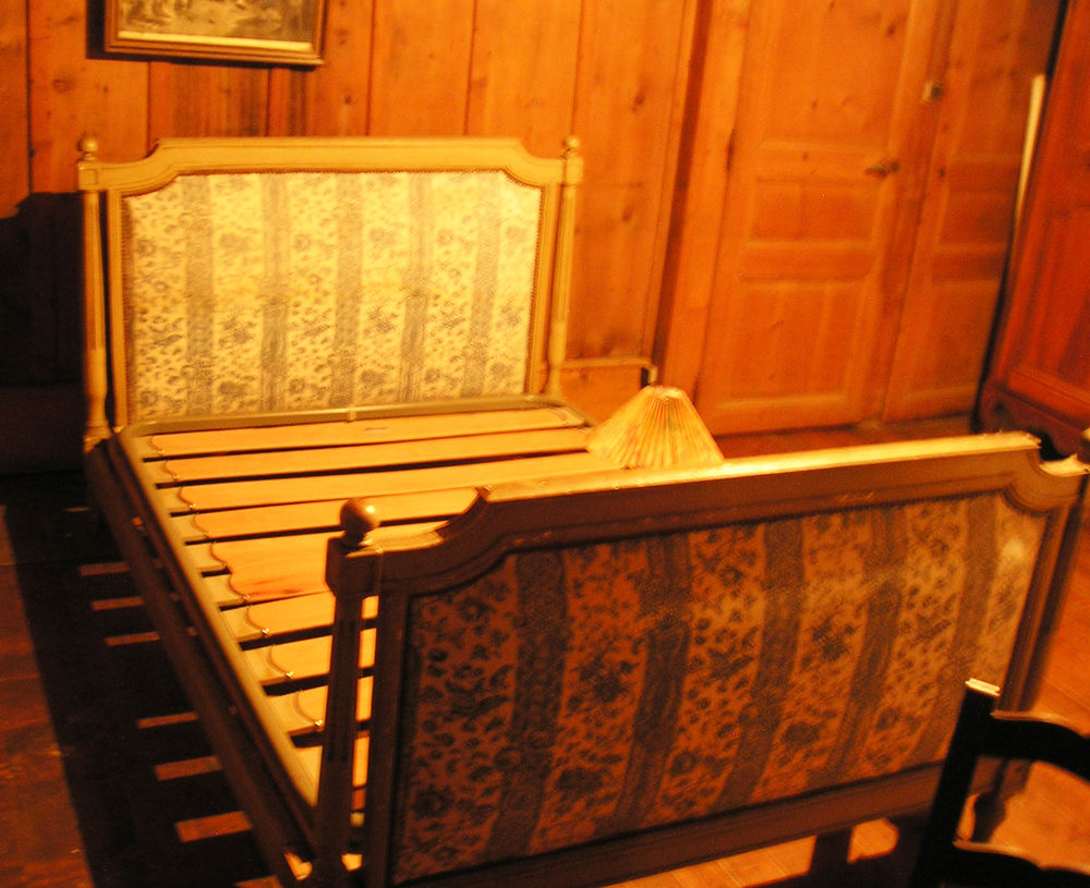 Lit avec t�te et pied de lit XIXe 50 L'�tang-la-Ville (78)