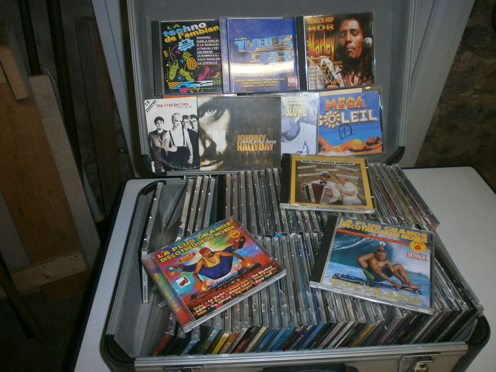 lot de CD avec valise de transport 40 Raon-l'�tape (88)