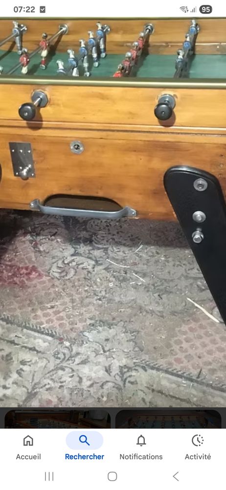 Baby-foot de bar a l abandon dans le fond du garage . 240 Les Sables-d'Olonne (85)