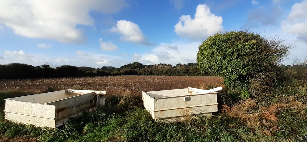 2 bacs de pisciculture en polyester 1000 Tr�ogat (29)