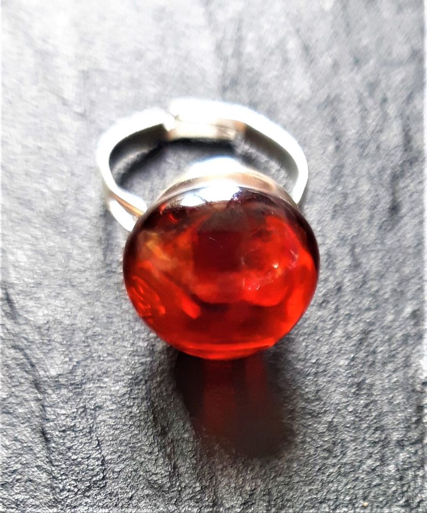 bague acier avec une boule en verre rouge transparente 1 La Seyne-sur-Mer (83)
