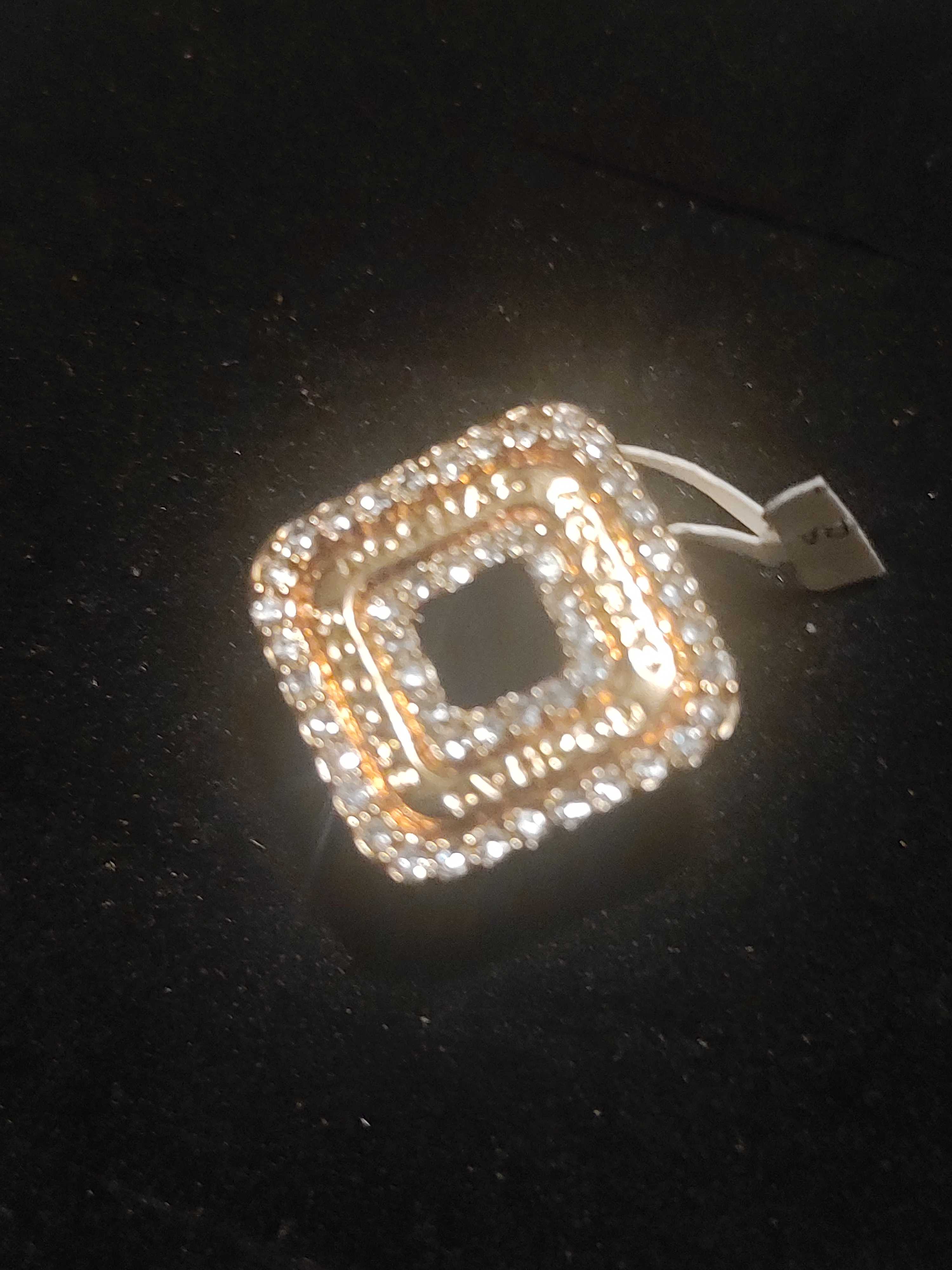 Bague acier plaqu� or jaune et pierres zirconium. tour de doigt 52,5 environ Rochas Paris. 160 Verneuil-sur-Seine (78)