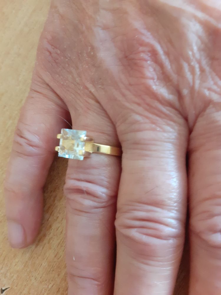 Bague or 18 k aigue marine 340 Sainte-Genevi�ve-des-Bois (91)