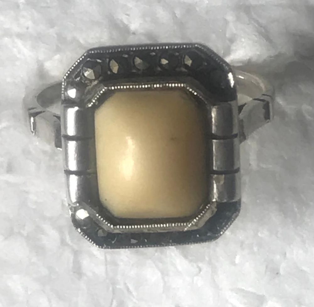 Bague ancienne en ARGENT cabochon en ivoire et marcassites 57 Dinan (22)