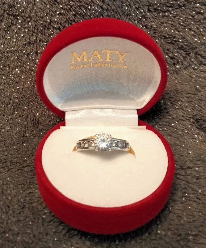 Bague argent et zirconias 0 Brec� (53)