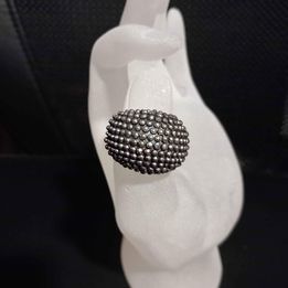 Bague avec petites boules en relief 1 La Fert�-sous-Jouarre (77)