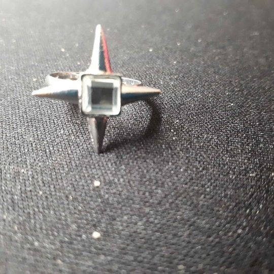 Bague avec 4 piques 1 La Fert�-sous-Jouarre (77)