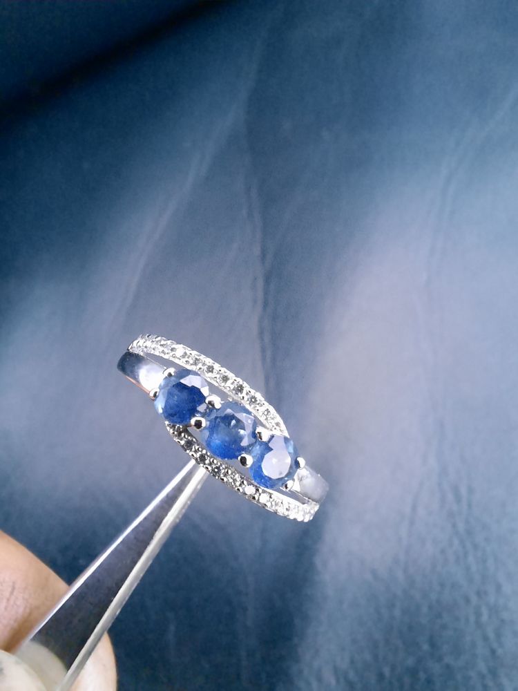 BAGUE OR BLANC 9 CARAT (375/000) SAPHIRS NEUVE. 125 Noyal-Ch�tillon-sur-Seiche (35)