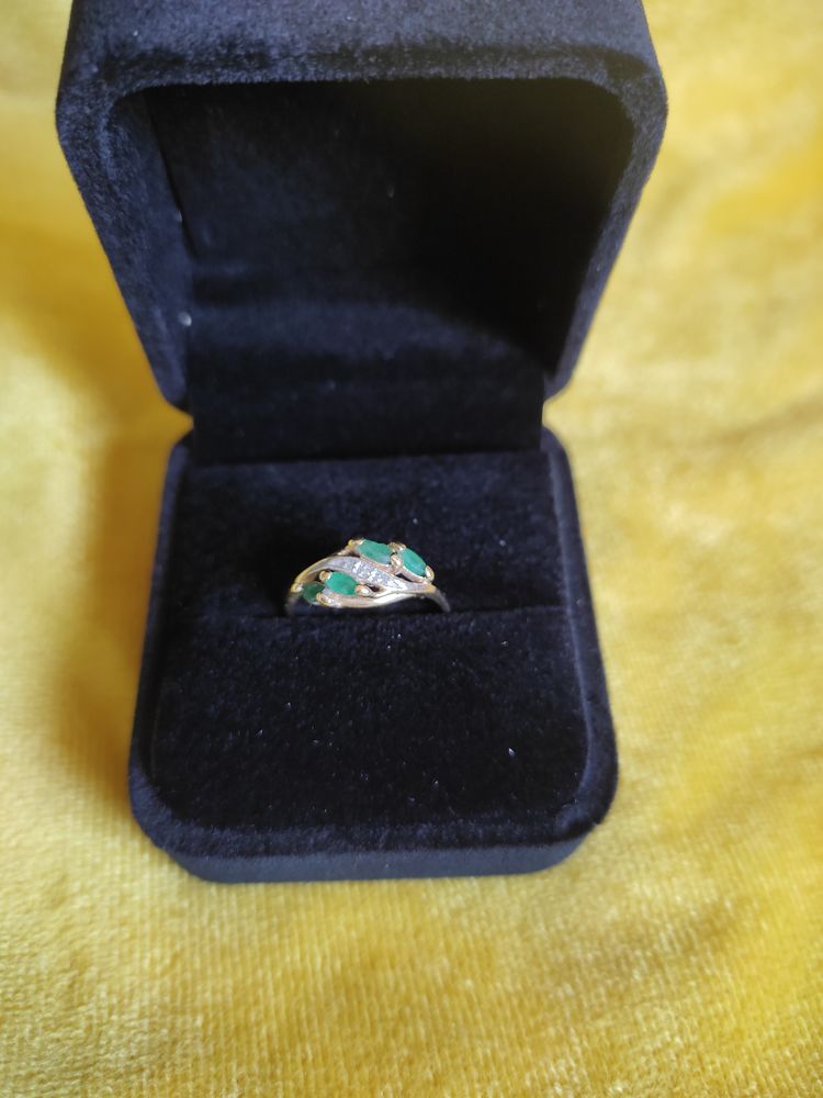 Bague or et �meraudes 200 Les Trois-Moutiers (86)