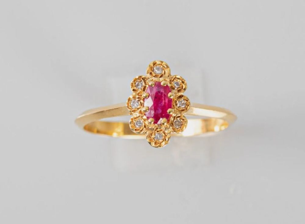 Bague marguerite en or 18 carats rubis diamants 850 Varces-Alli�res-et-Risset (38)