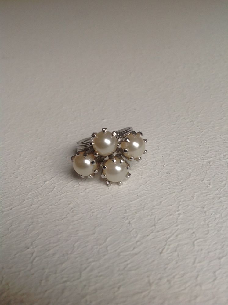 BAGUE OUVERTE AJUSTABLE CONSTITU�ES DE 4 PERLES Envoi Possib 18 Tr�gunc (29)