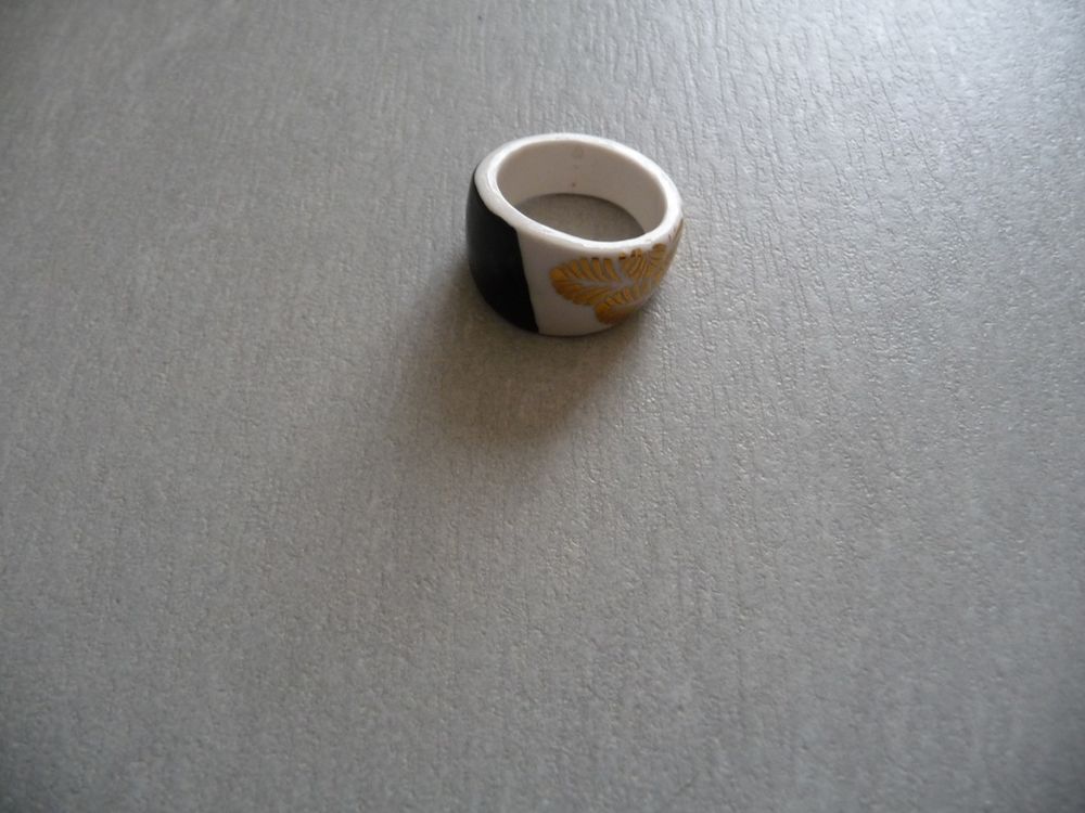 Bague en porcelaine motif dor� et noir 5 Celles-sur-Belle (79)