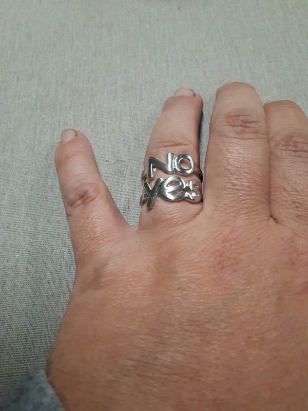 2 Bague yes et no 2 La Fert�-sous-Jouarre (77)