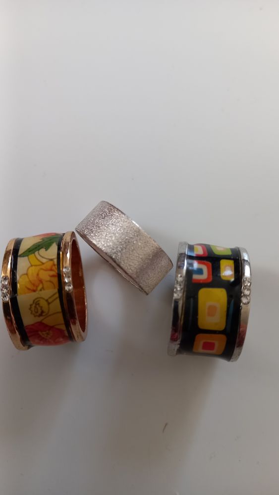 Lot 3 Bagues Neuves Fantaisie, couleur multi, Taille: S 2 Reims (51)