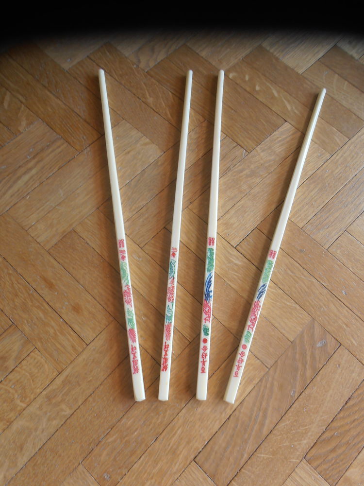 Baguettes chinoises d�cor�es (54) 1 Tours (37)