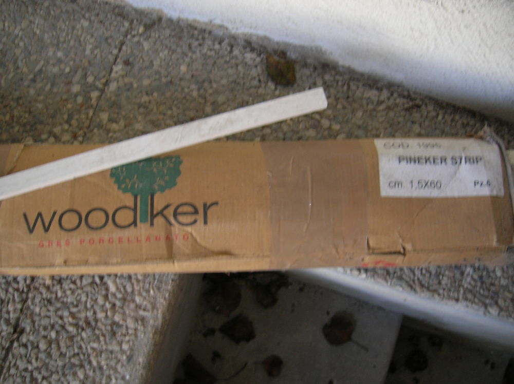 30 baguettes d�coratives carrelage neuves 15 Reims (51)