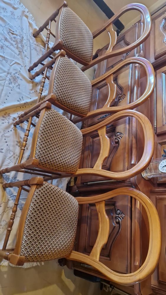 Bahut 2 corps merisier + table � rallonge et 4 chaises 250 Berre-l'�tang (13)