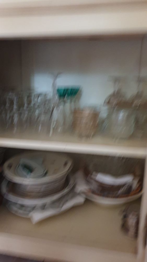 Bahut laqu� cr�me 100 Colombi�res-sur-Orb (34)