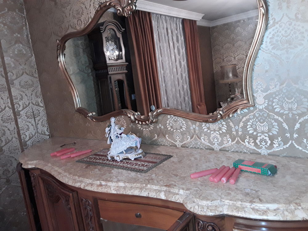 BAHUT MARBRE / VAISSELLIER 890 Domancy (74)