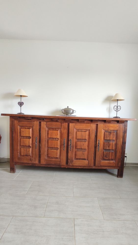 Bahut en noyer massif
150 Curciat-Dongalon (01)