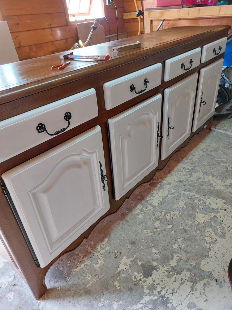 BAHUT 1 PORTES ET 4 TIROIRS EN CHENE MASSIF 
300 Verri�res (10)