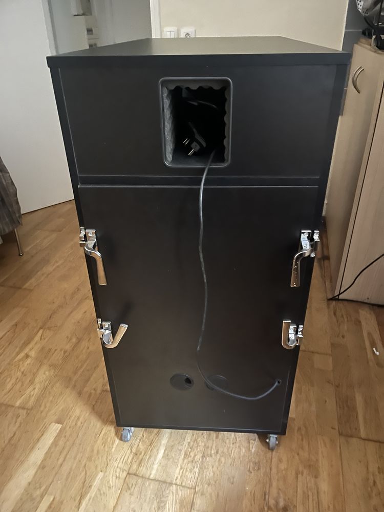 Baie de brassage informatique 19  sur roulettes 800 Paris 11 (75)