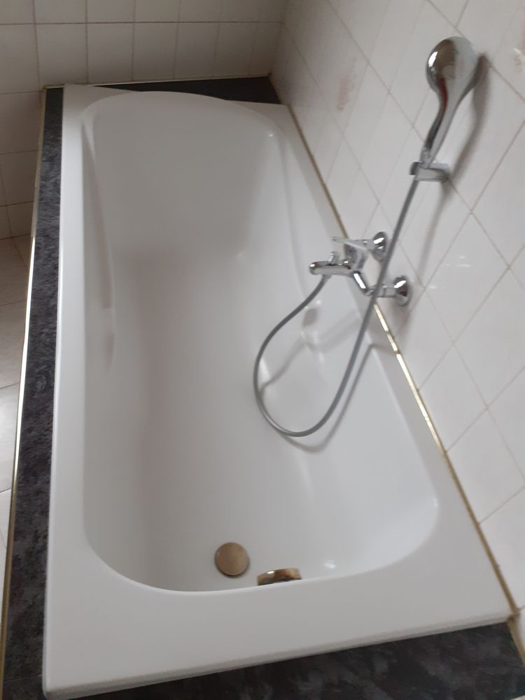 Baignoire en acrylique. 40 Yutz (57)
