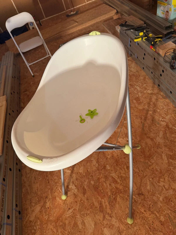 Baignoire
Baignoire plastique sur pieds m�talliques
Pr�f�re 10 Troyes (10)