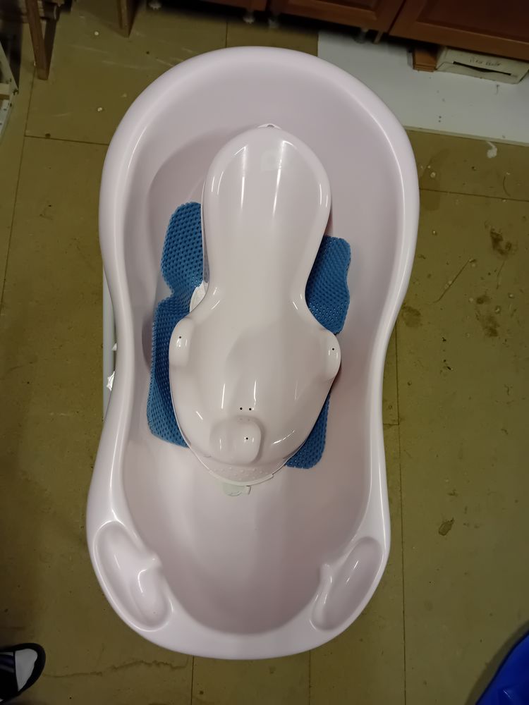 BAIGNOIRE BEBE SUR PIEDS AVEC SIEGE AMOVIBLE 40 Bragny-sur-Sa�ne (71)