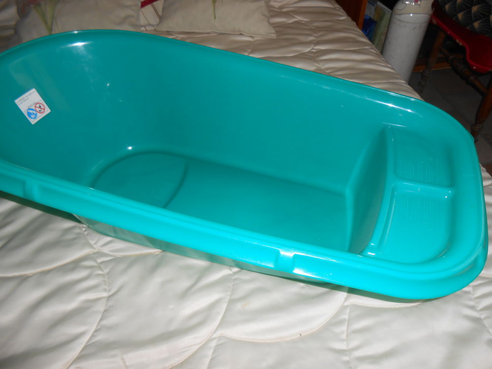 BAIGNOIRE  POUR BEBE 10 La Cr�che (79)