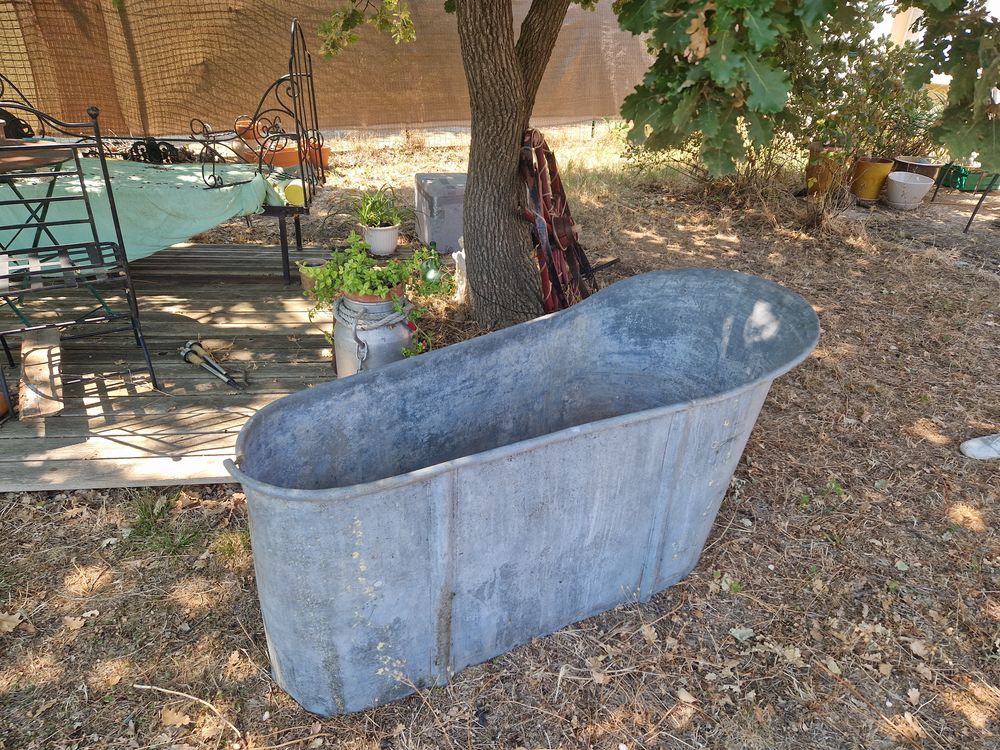 Baignoire zinc 220 N�mes (30)