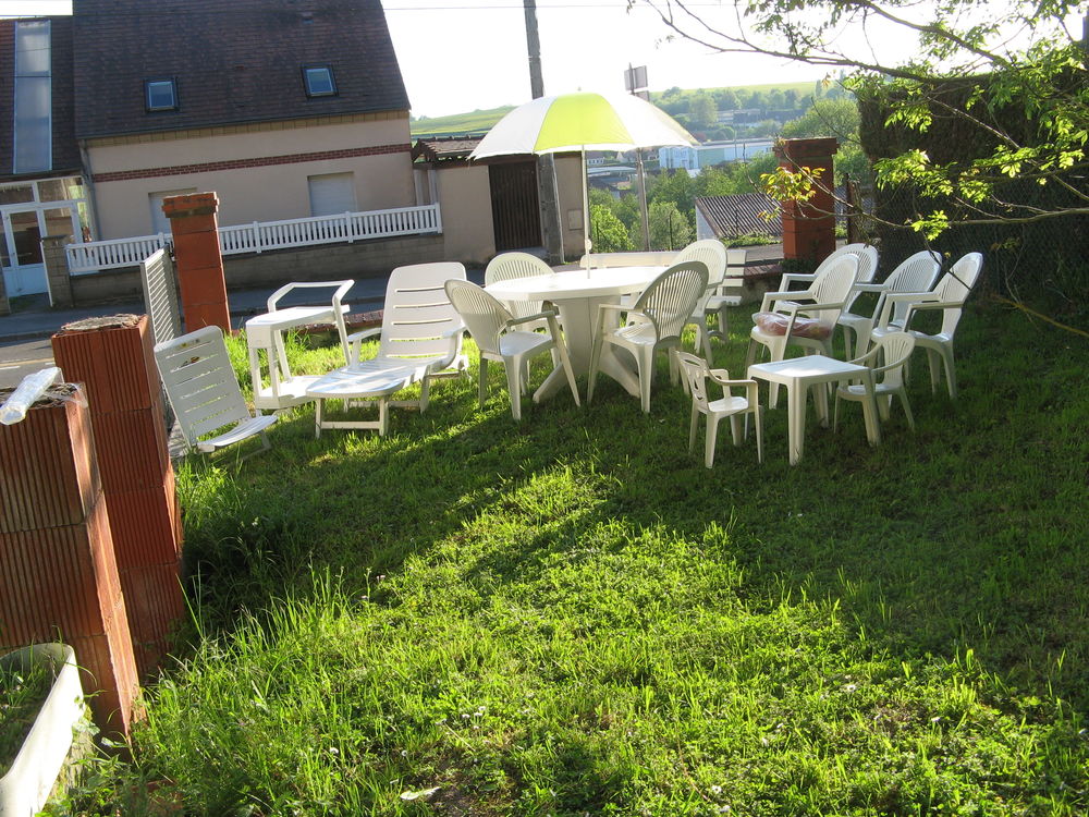 bain de soleil avec table basse 40 Marseille-en-Beauvaisis (60)