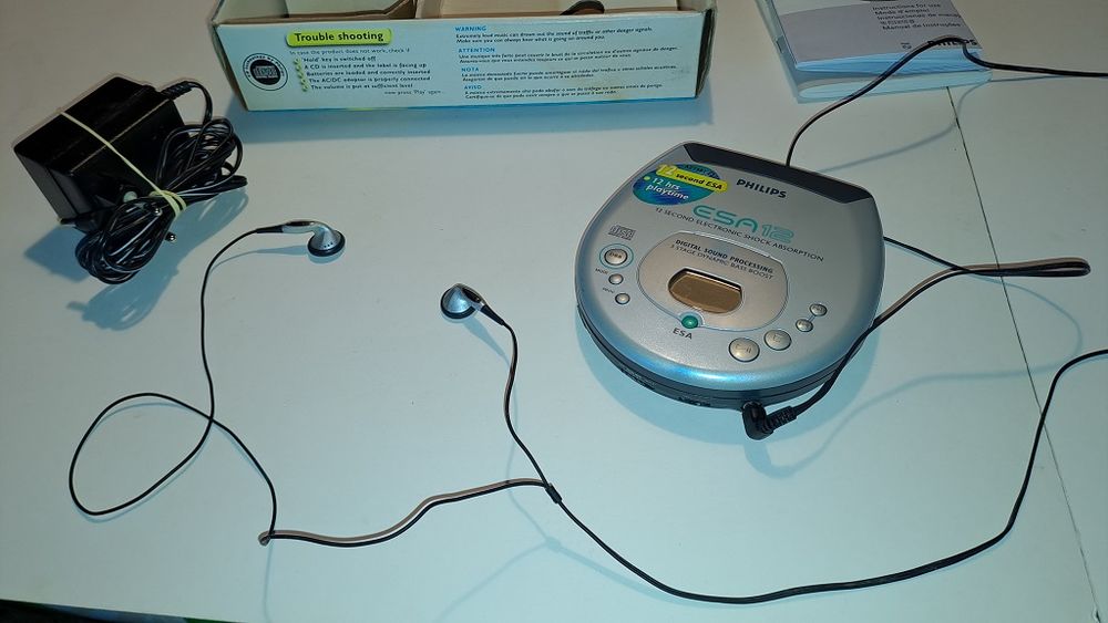 Baladeur CD vintage Philips AZ 7381 avec bo�te 35 Gex (01)