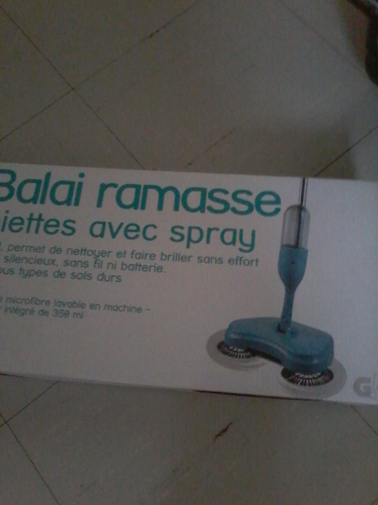 Balai  deux en un poussi�re avec spray neuf emballages 20 Tourcoing (59)