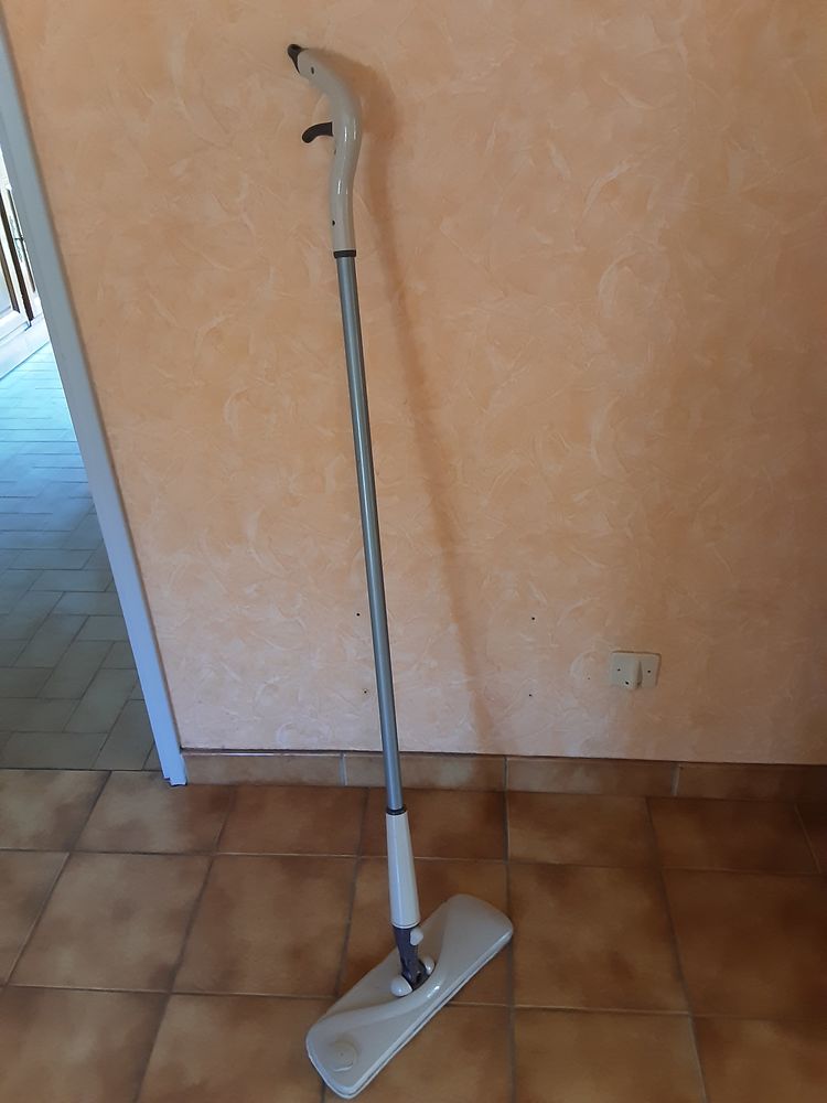 Balai serpilli�re 8 Mauves (07)