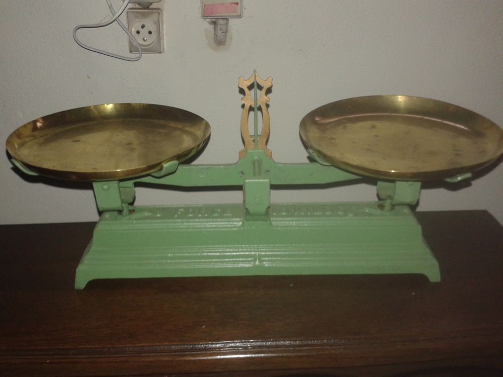 Balance 10 kgs ancienne avec plateaux en cuivre jaune 40 Dijon (21)