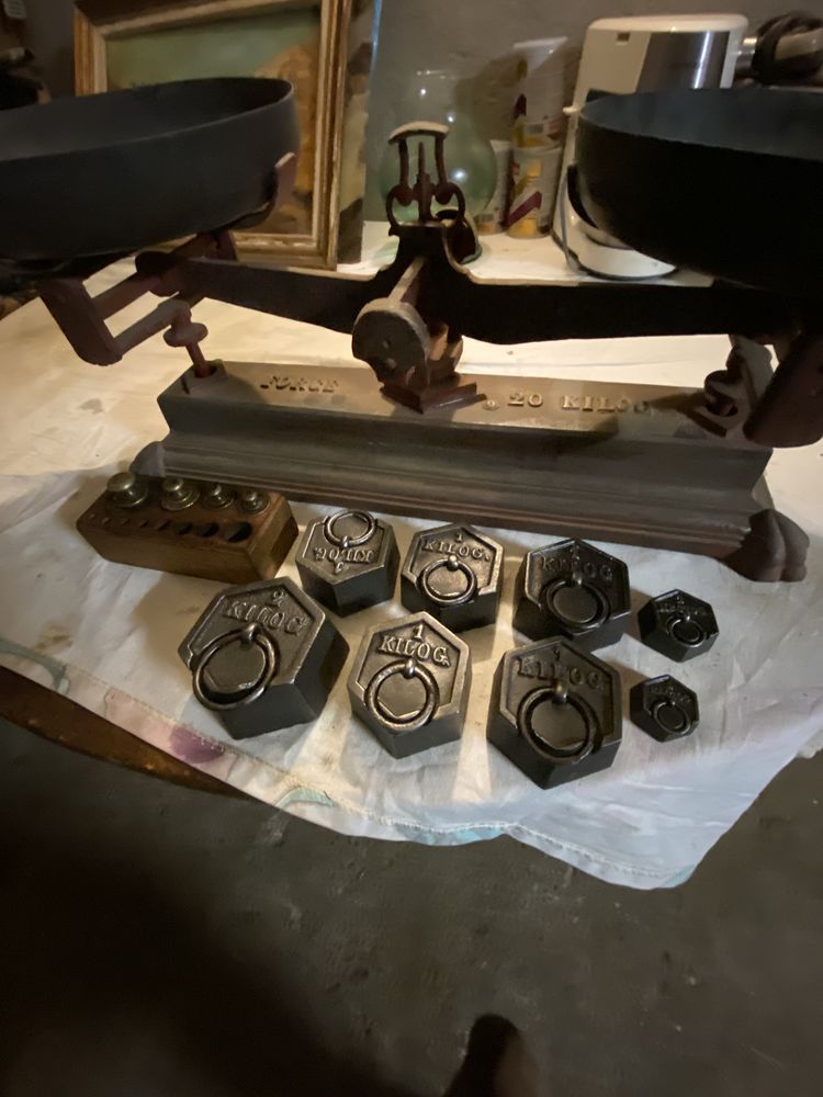 Balance ancienne avec poids 45 Rigarda (66)