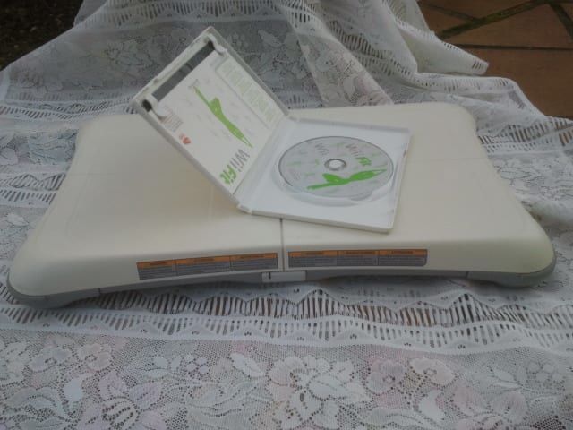 Balance Blanche Board Wii Fit + Jeu Inclus Wii Fit 28 La Fert�-Alais (91)