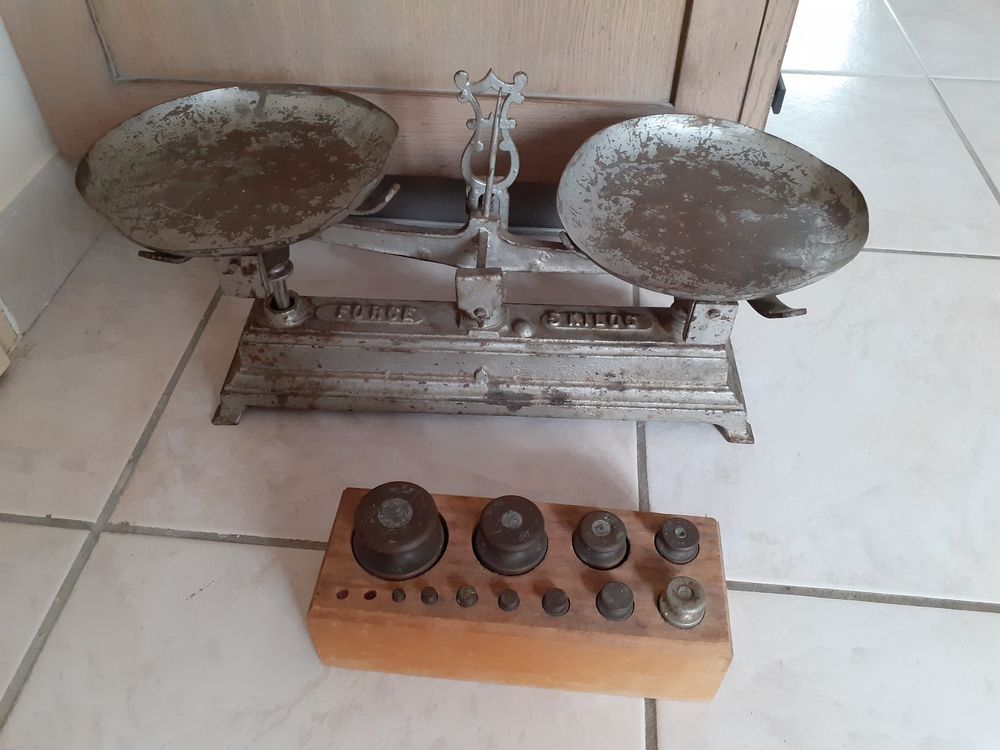 Balance � plateaux ancienne et poids 30 Escaud�uvres (59)