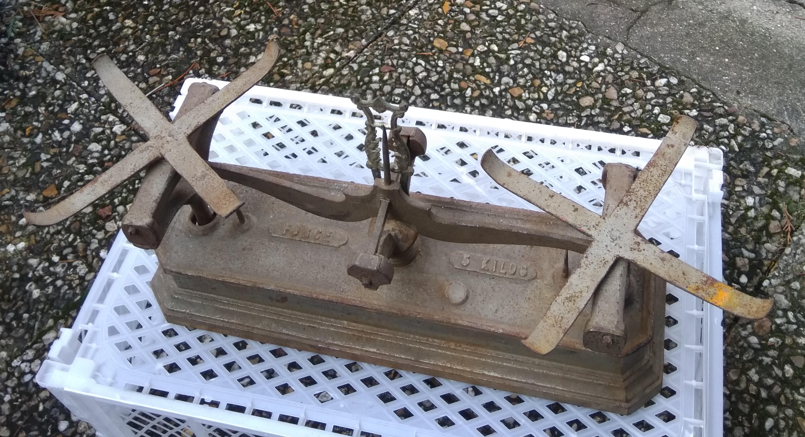 Balance type roberval sans plateau 10 Beauchamp (95)