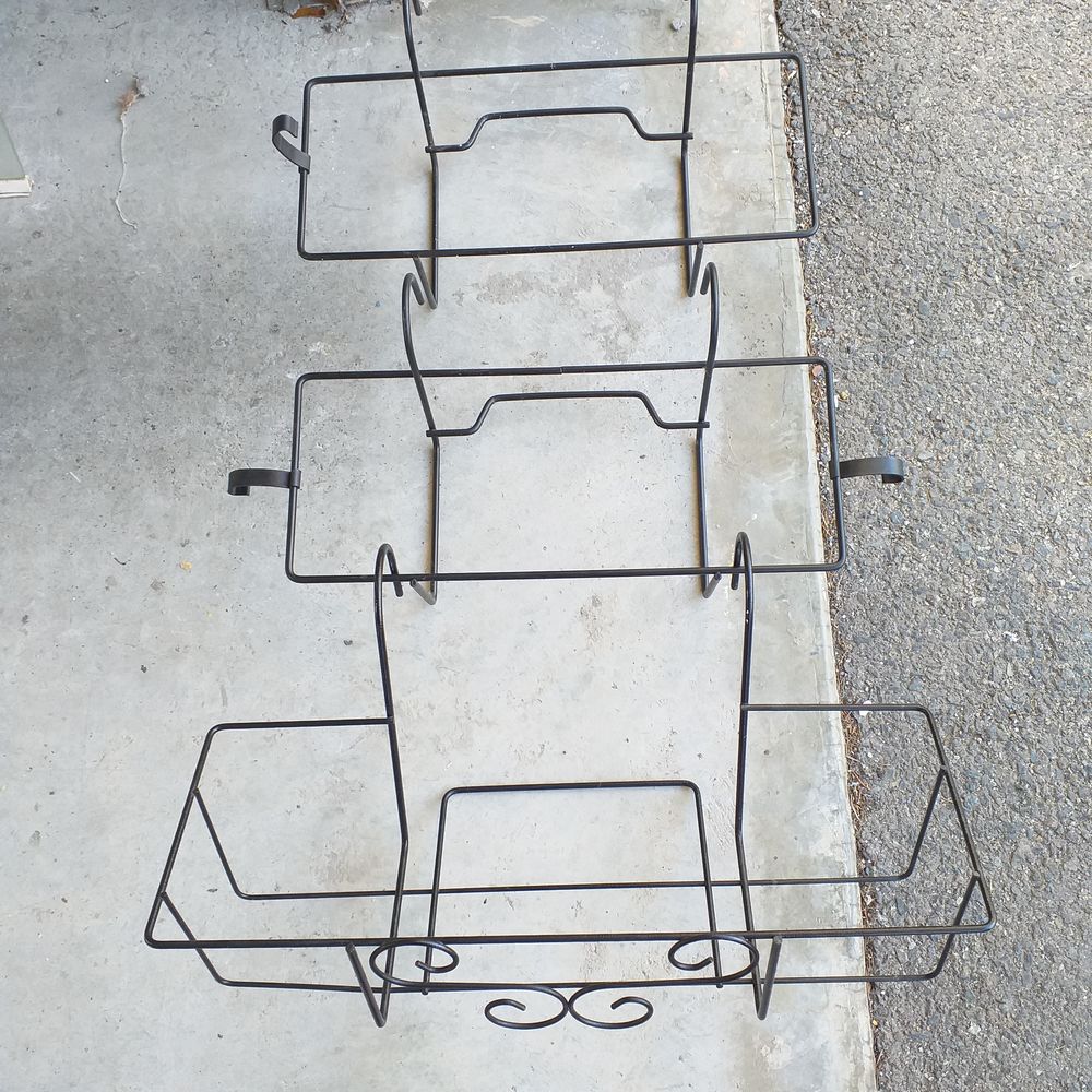 3 Balconni�res noires en fer forg� 
15 Villars (42)