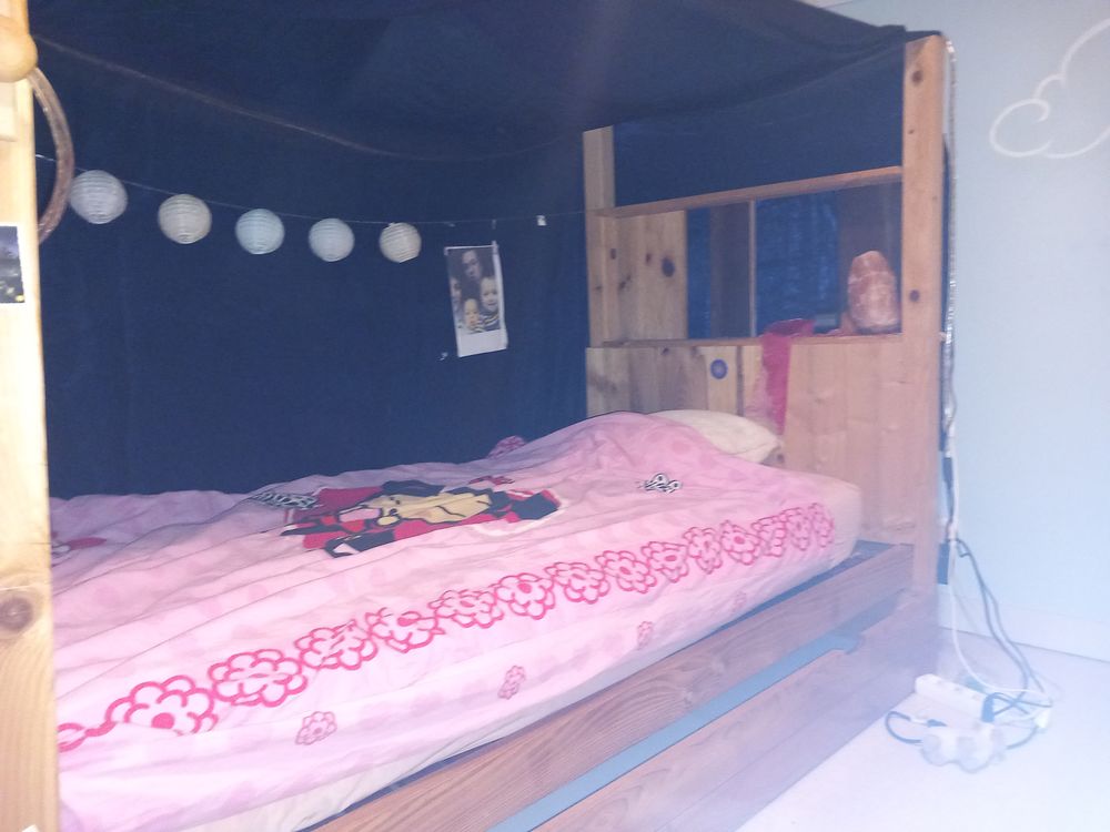 Lit baldaquin artisanal 1 place 60 Saint-Julien-Chapteuil (43)