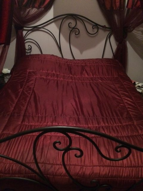 Lit � baldaquin en fer forg� 130 Paris 16 (75)