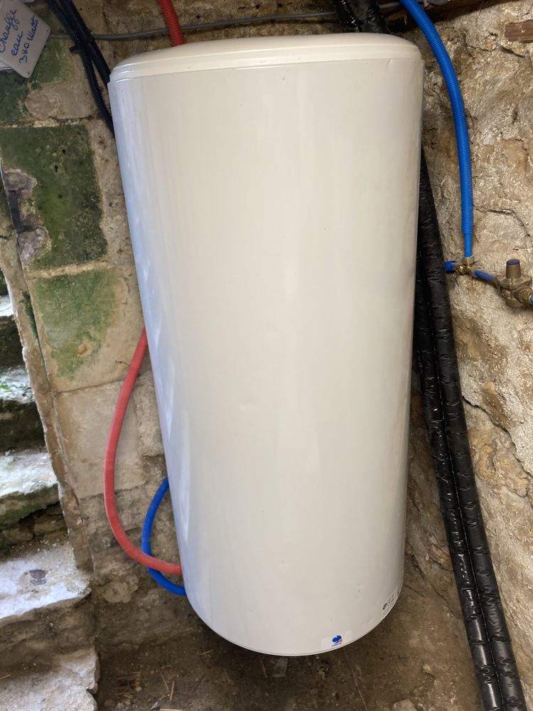 ballon  eau  chaude    3 ans      200 litres 60 Noyant (49)